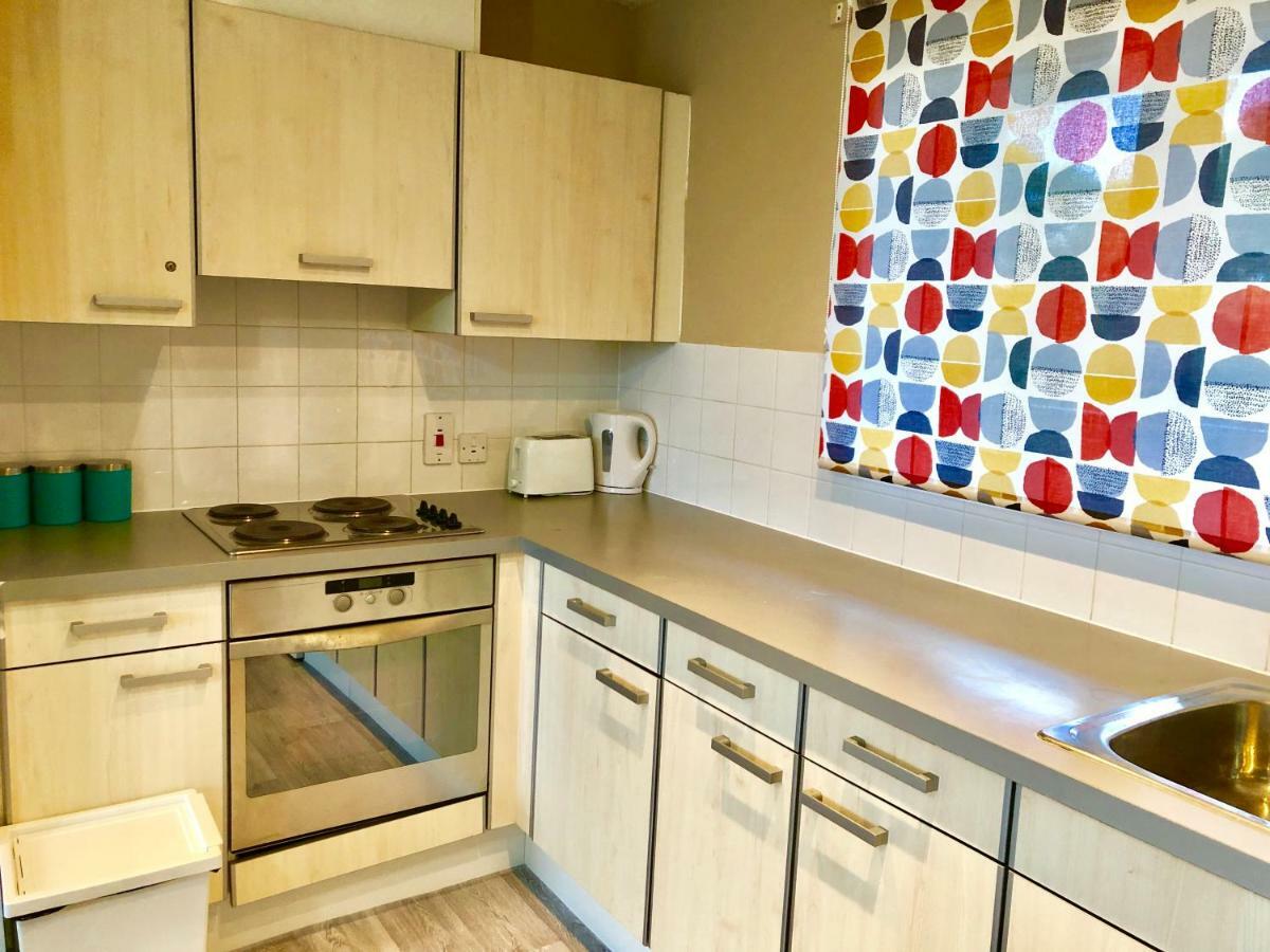 2 Bedrooms Modern Apartment, Lounge, Full Kitchen, Balcony, 5 Minutes Stratford Station London Exterior photo